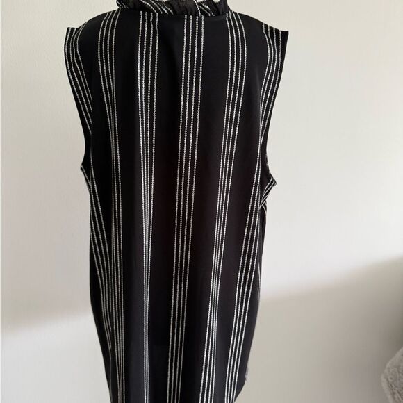 Black and White Striped Sleeveless Top - Picture 2 of 2